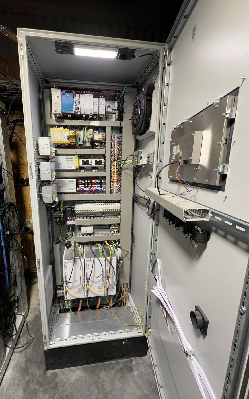 Innenansicht des aufgebauten Schaltschranks